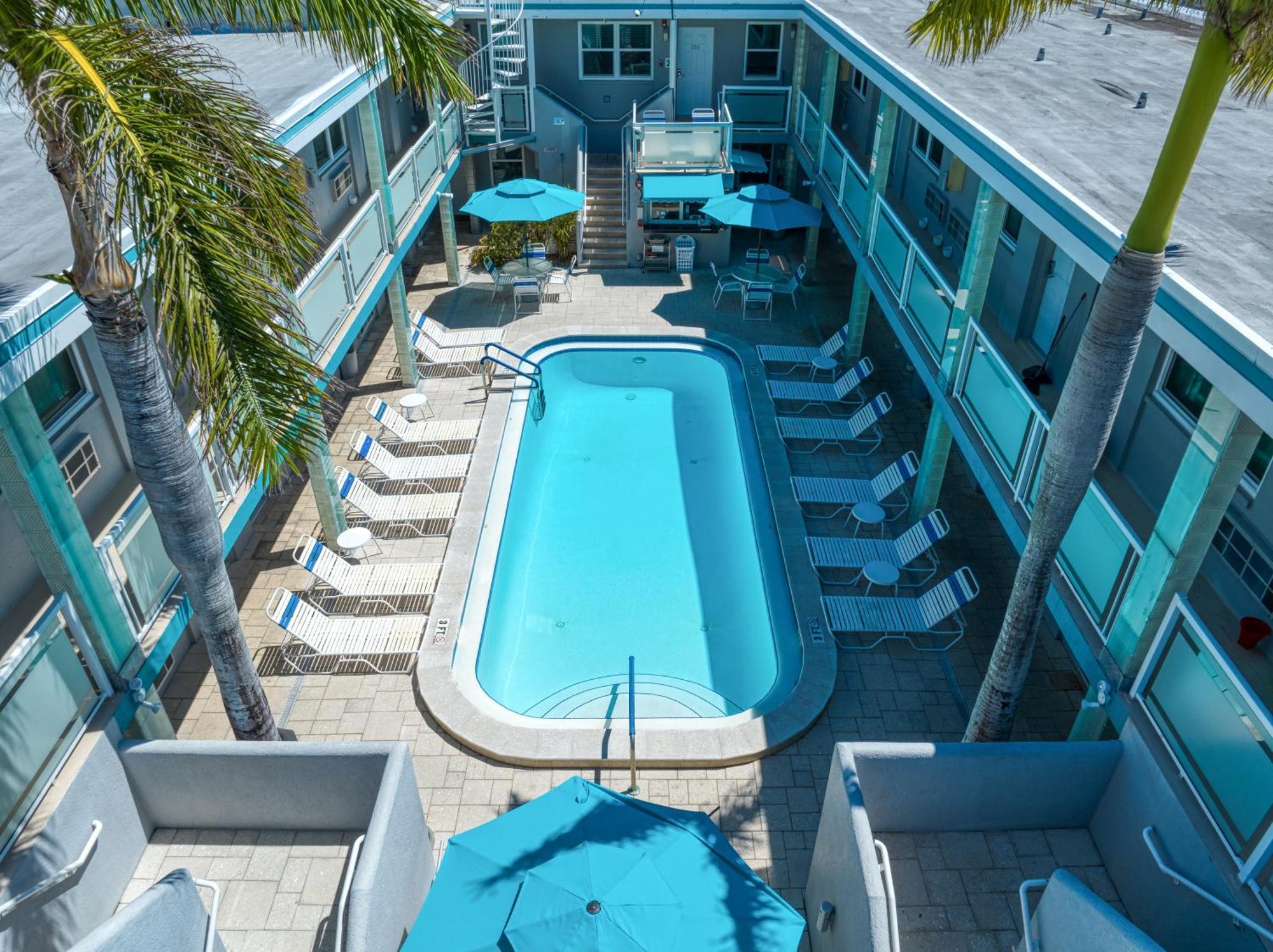 Camelot Beach Suites Clearwater Beach Esterno foto
