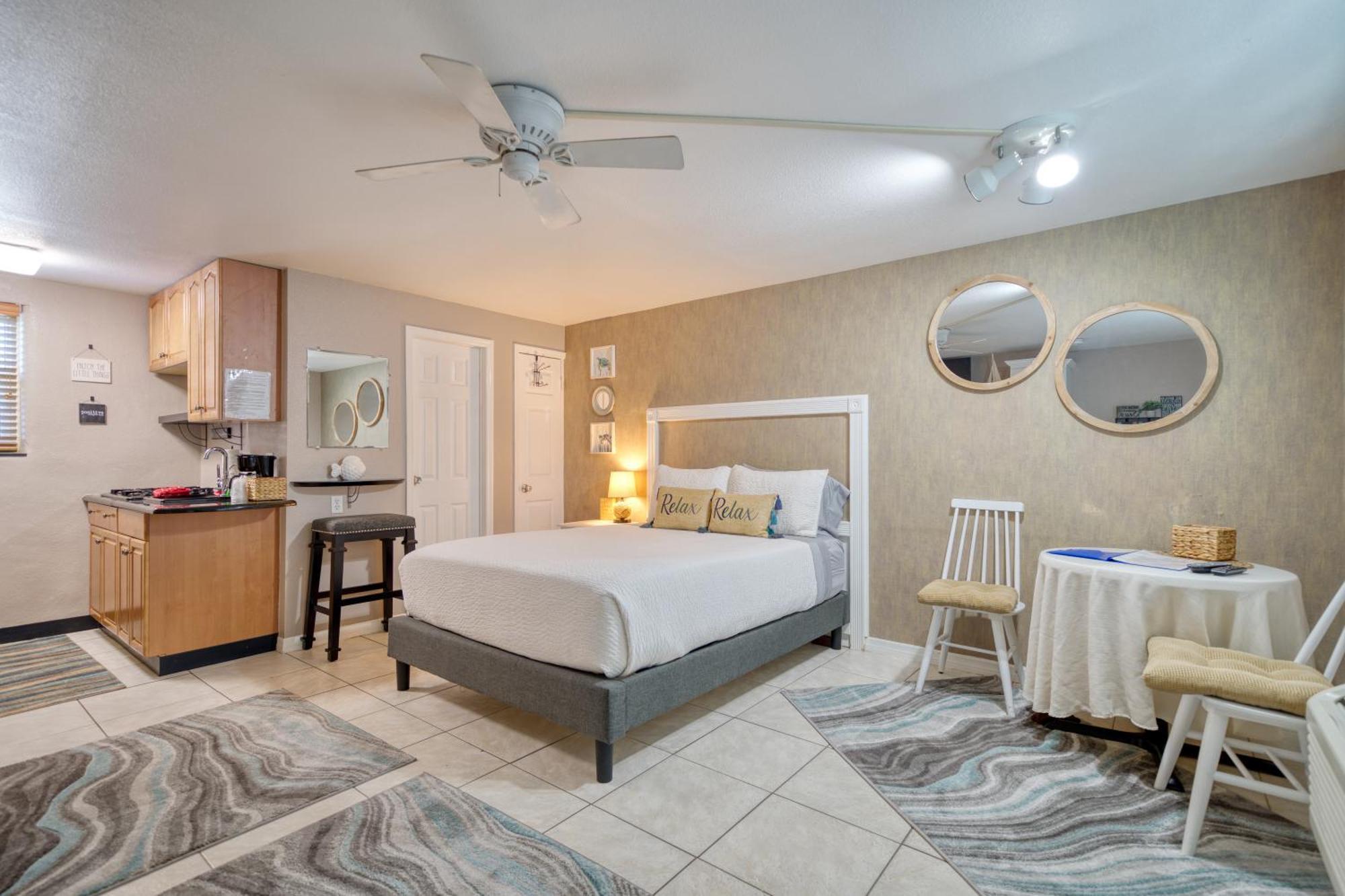 Camelot Beach Suites Clearwater Beach Esterno foto