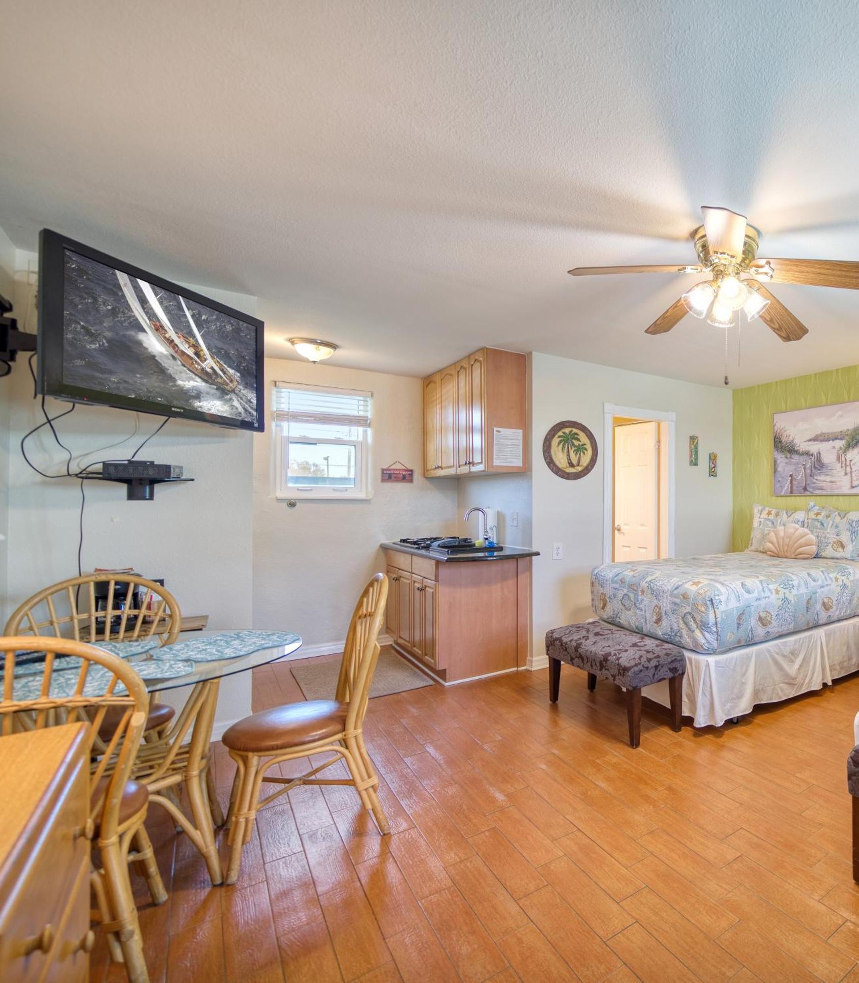 Camelot Beach Suites Clearwater Beach Esterno foto