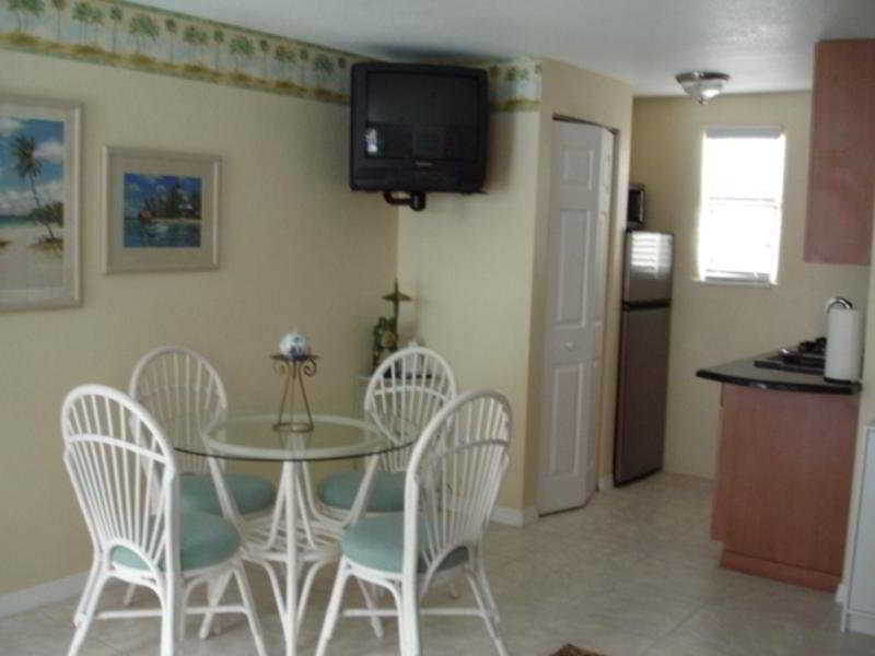 Camelot Beach Suites Clearwater Beach Esterno foto