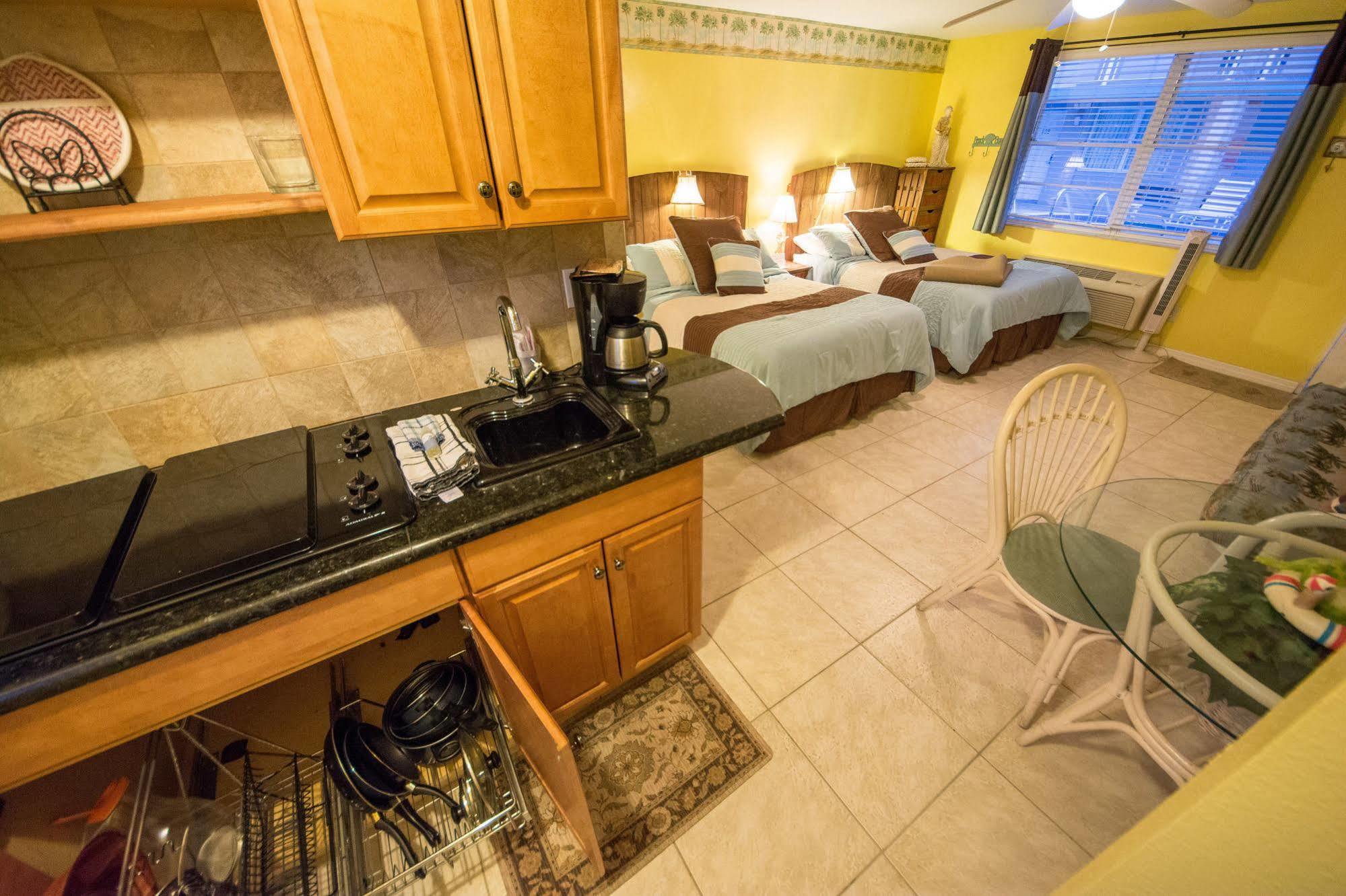 Camelot Beach Suites Clearwater Beach Esterno foto