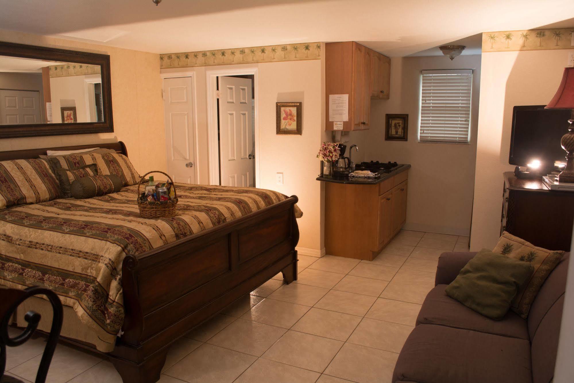 Camelot Beach Suites Clearwater Beach Esterno foto