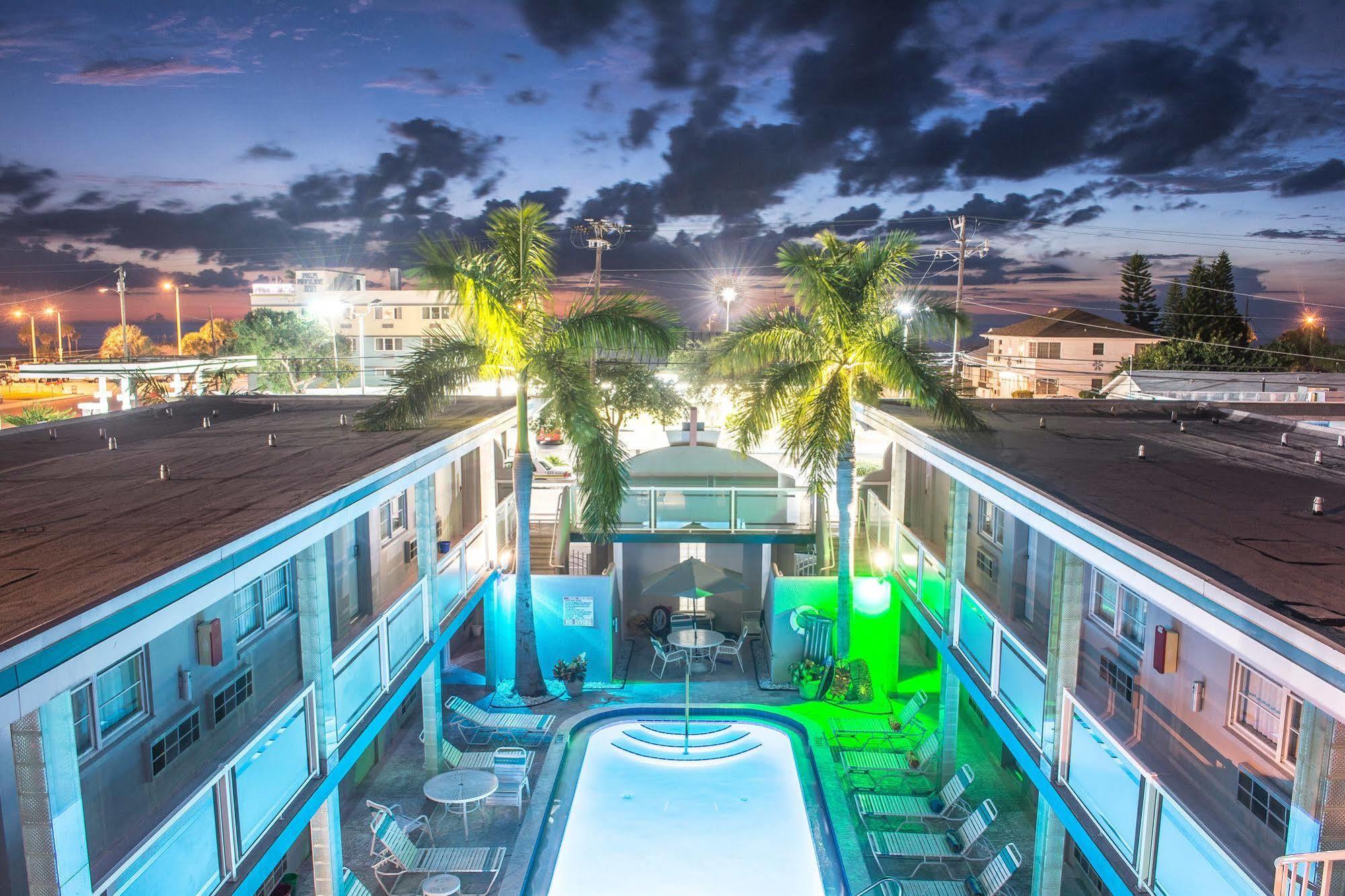 Camelot Beach Suites Clearwater Beach Esterno foto