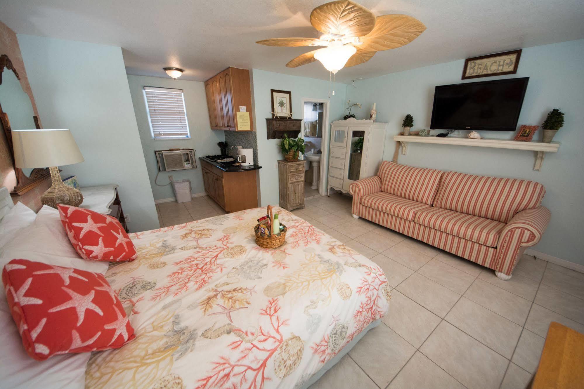 Camelot Beach Suites Clearwater Beach Esterno foto